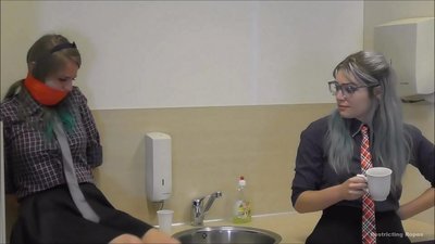 Ulikhoboka / ubotshwe kwaye uvale umlomo / inenekazi elibandezelekileyo