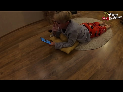 ❤️ I-Blonde ephambeneyo imunca iDick eNkulu efunxayo kwaye iqhwaba phezu kwayo - isondo leempundu Amahule kuthi xh.shadbase-xxx.ru ❌️